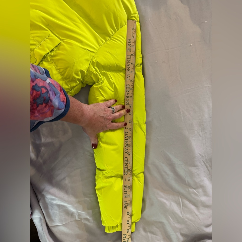 Cropped Puffer Jacket Key Lime Yellow Green - Medium - Picture 12 of 12